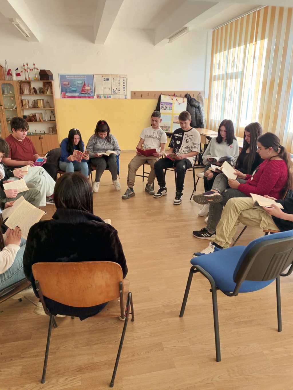 Adolescenții români deschiși față de instituțiile&nbsp;europene