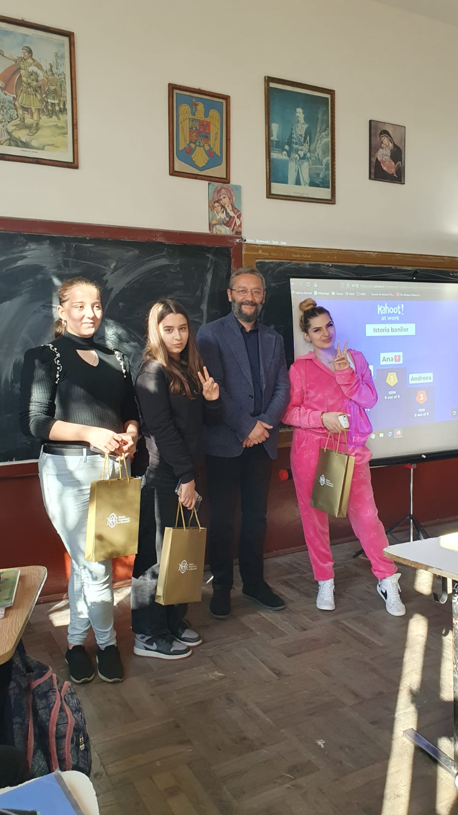 2500 de elevi din Gorj în Proiectul educațional ”Să vorbim despre bani și bănci” în acest an&nbsp;școlar