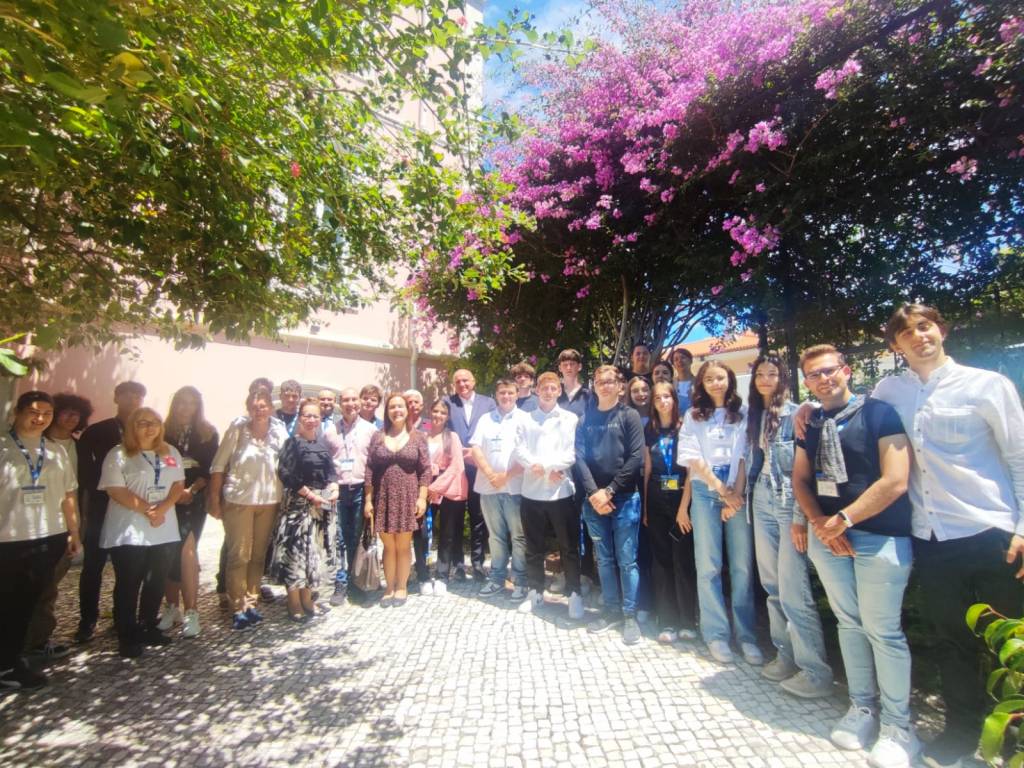 Elevii de la Colegiul Tehnic ”General Gheorghe Magheru” în vizită la ambasada României din&nbsp;Portugalia